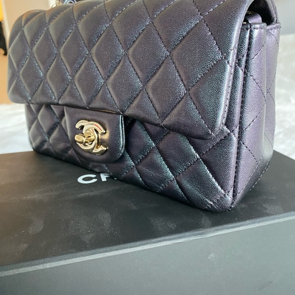 Chanel 22B Iridescent Black Rectangular Mini 🖤 - Picture 8 of 16